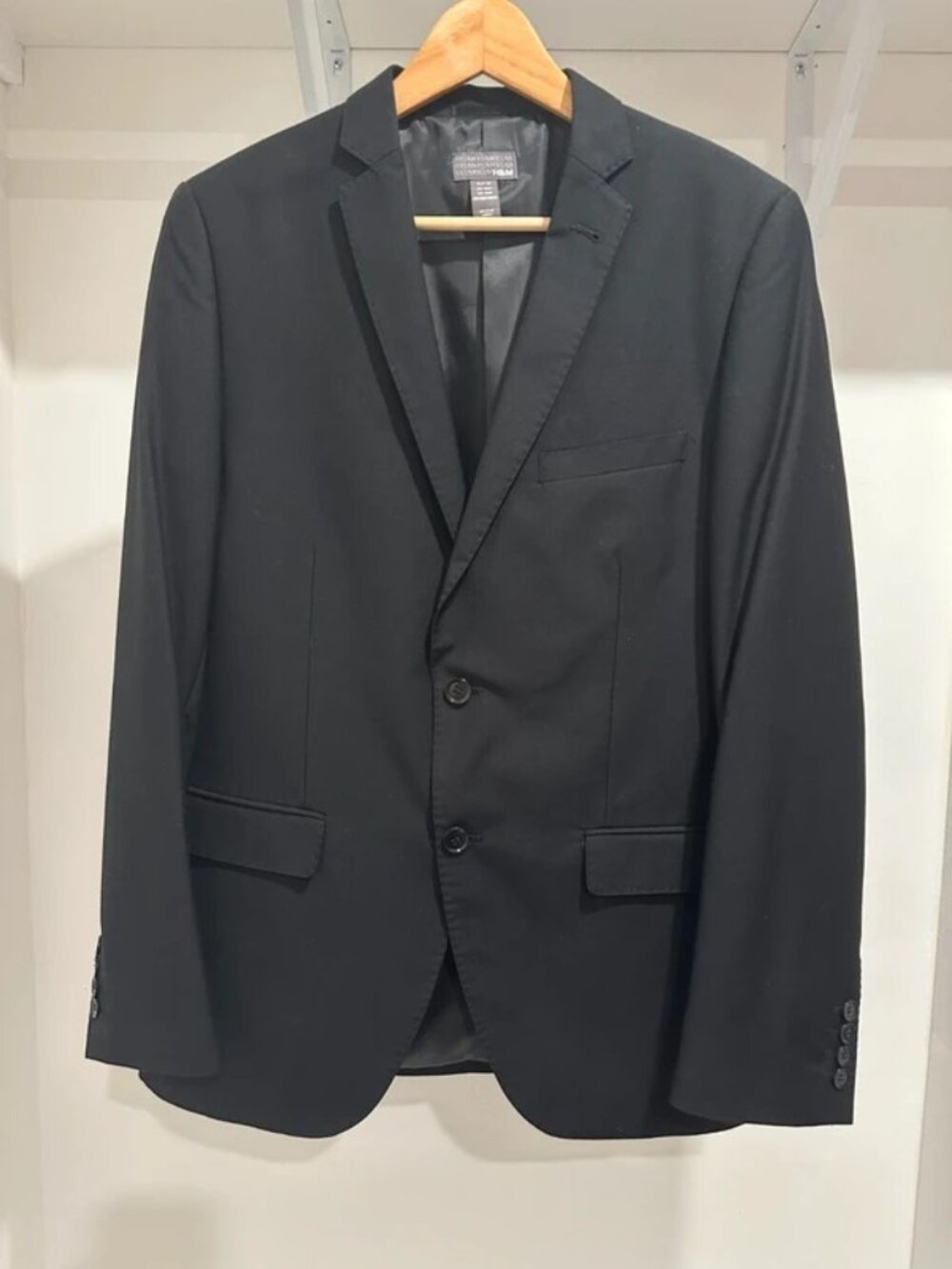 H&M Men's Classic 2-Button Suit Blazer Jacket, US 40R, Black